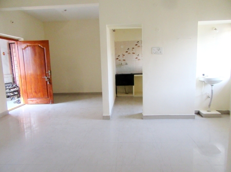 5) Li id 375 - Flat Entrance.JPG